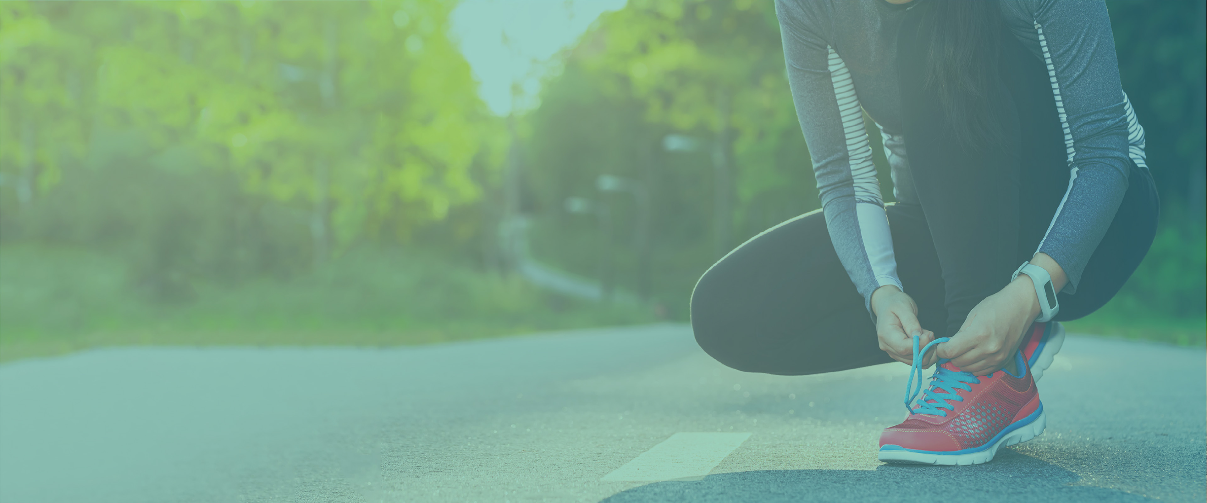 runner bending down and tying their shoes